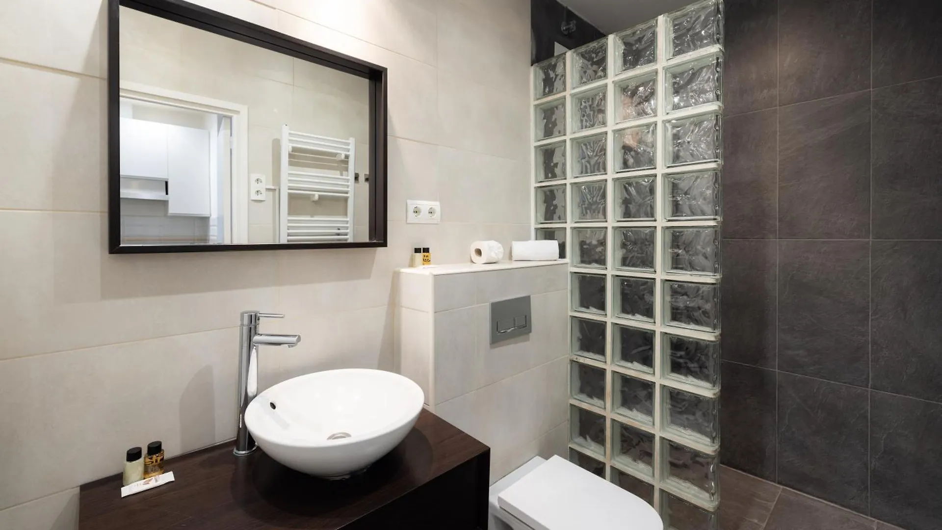 Stay U-Nique Apartments Radas Barcelona 0*,  Spanien